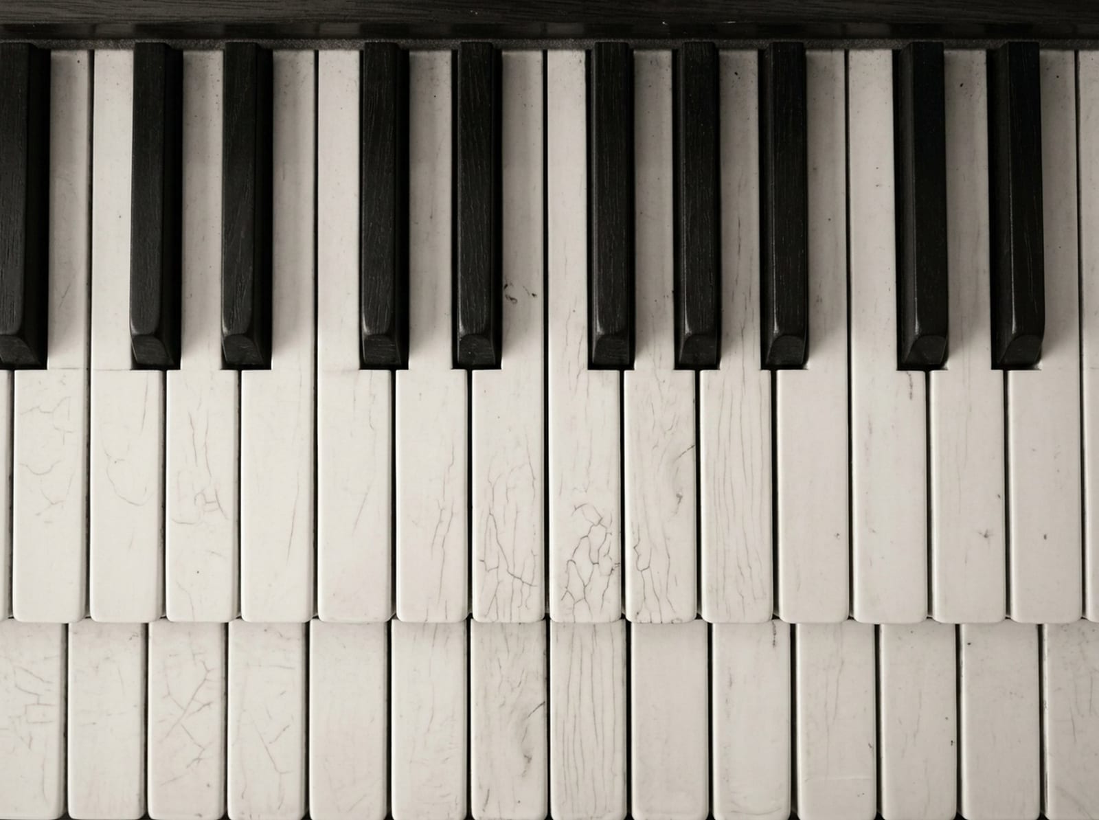 Pianos Verticais em ambiente de atendimento