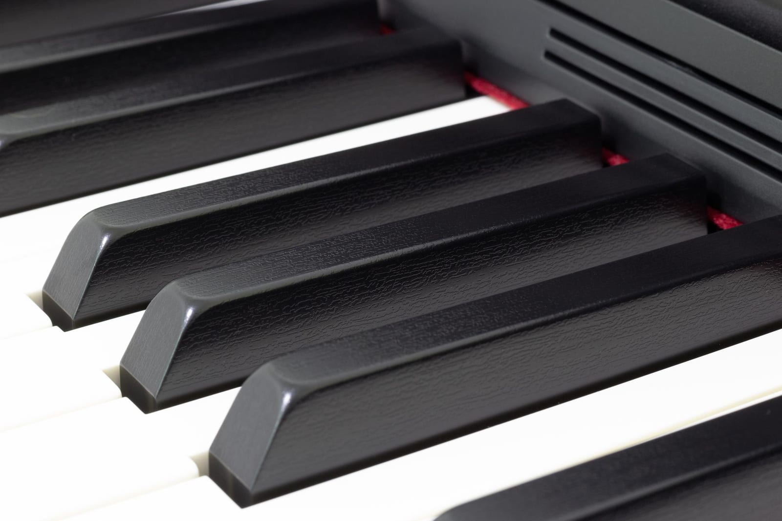Locação de Piano — detalhe do instrumento durante o atendimento